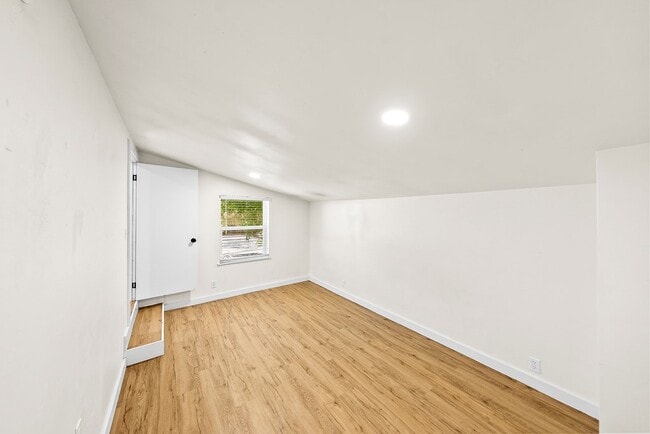 Building Photo - 612 Tanglewood Ln