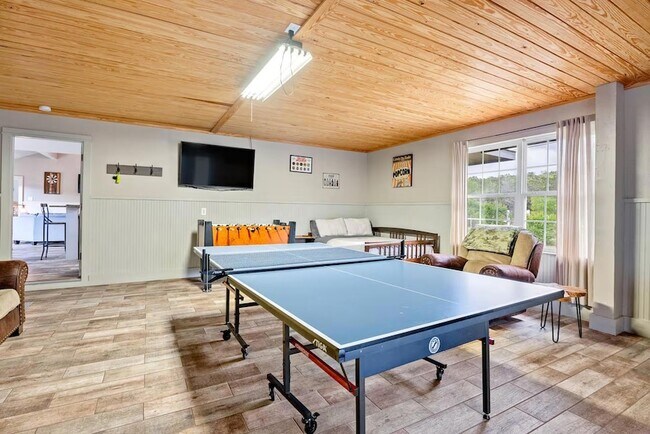 Building Photo - 801 John Knox Rd