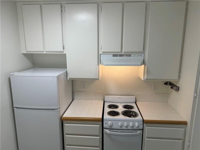 Building Photo - 26172 Sanz, B213