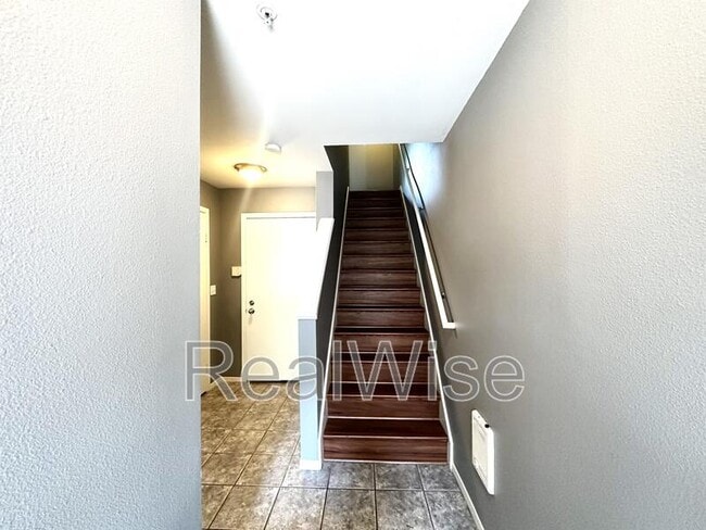 Building Photo - 1713 SE Cutter Ln