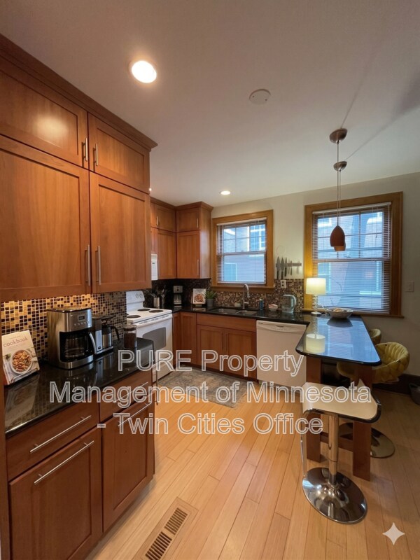 Building Photo - 4908 Chicago Ave