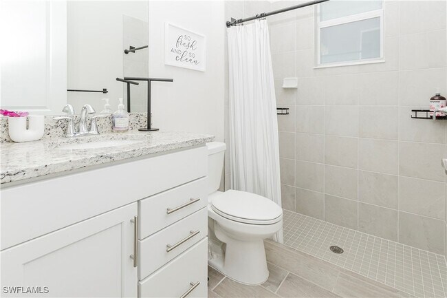 Building Photo - 15862 Sugar Hl Dr