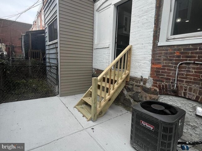 Building Photo - 5928 Chancellor St