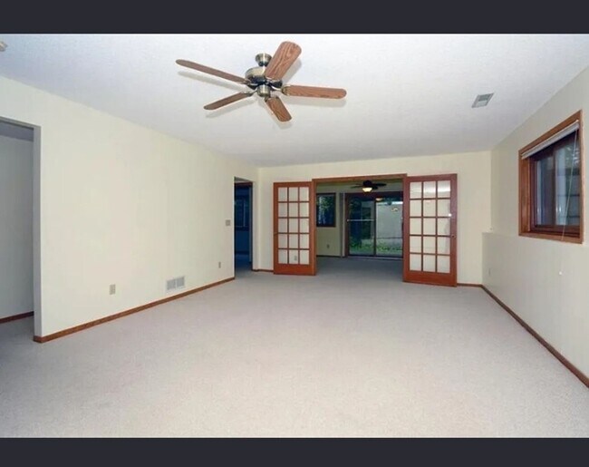 Building Photo - Charming 3BR - 2 Bath House in Shoreview