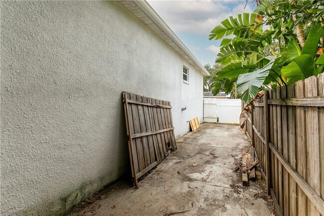 Building Photo - 1039 Dogwood Dr
