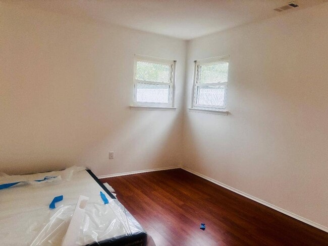 Building Photo - 134 Woodbine Ave