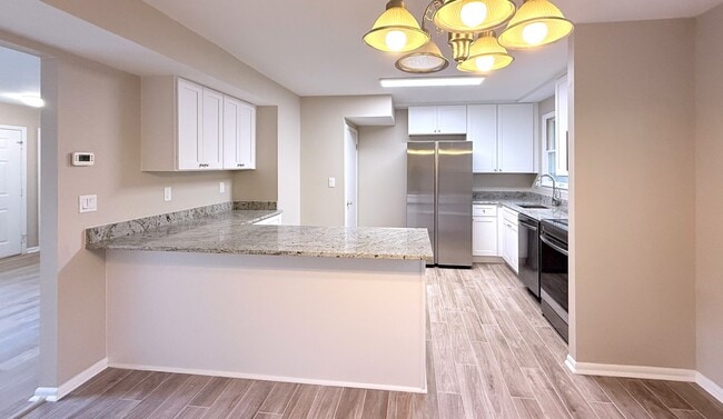 Building Photo - 9242 Woodcreek Ct