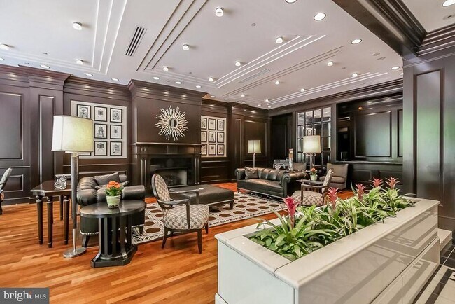 Building Photo - 219 S 18th St