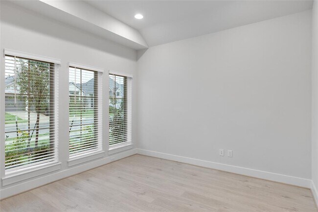 Building Photo - 626 Bay Breeze Dr