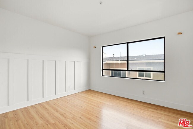 Building Photo - 1059 S Sherbourne Dr