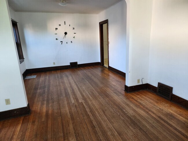 Building Photo - 1306 Villa Ave