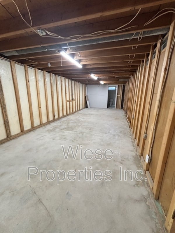 Building Photo - 28 Locksley Ln