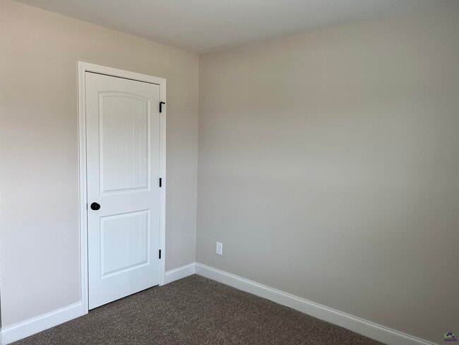 Building Photo - 202 Red Tail Cir