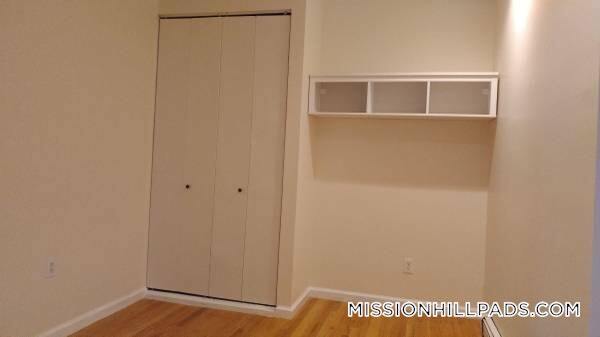 Building Photo - 390 Riverway