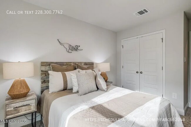 Building Photo - 12277 Sinclair Dr