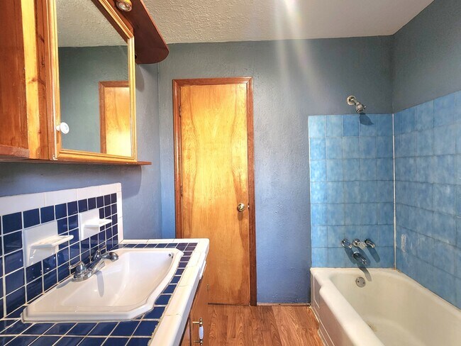 Building Photo - 13001 Knollcrest St