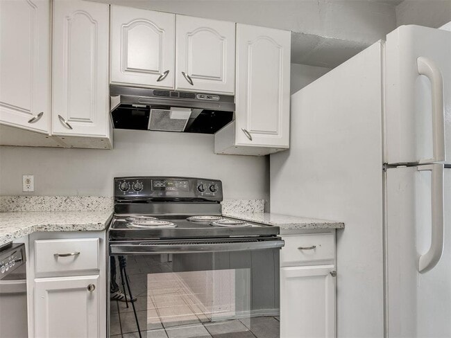 Building Photo - 1402 Bill Carrol Dr