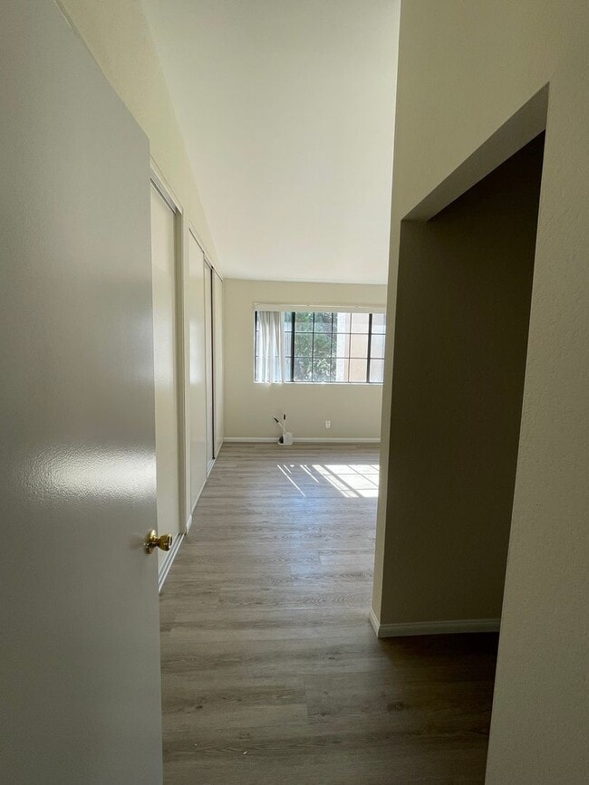 Building Photo - 3/2 Townhouse in Las Palmas UTC/La Jolla