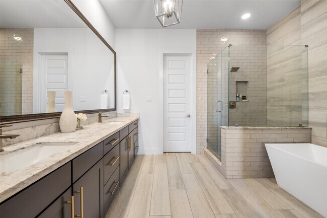 Building Photo - 1122 Ennis St