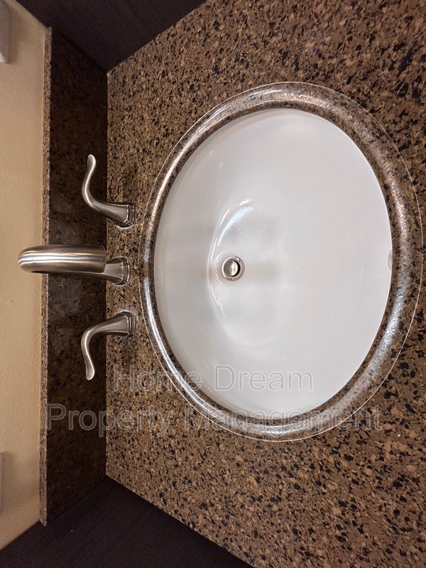 Building Photo - 836 Salem Dr