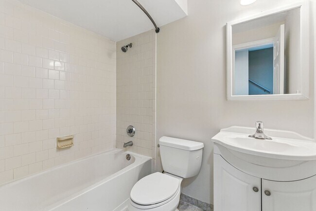 Building Photo - 505 Knollwood Ct