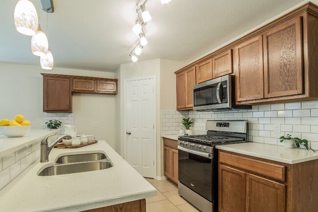 Building Photo - 1501 Davis Mountain Loop