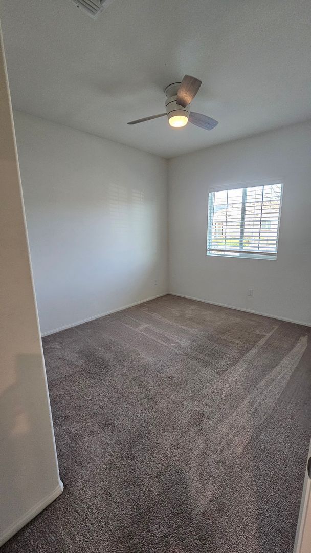 Building Photo - Modern 4 Bedroom Home in City in the Hills