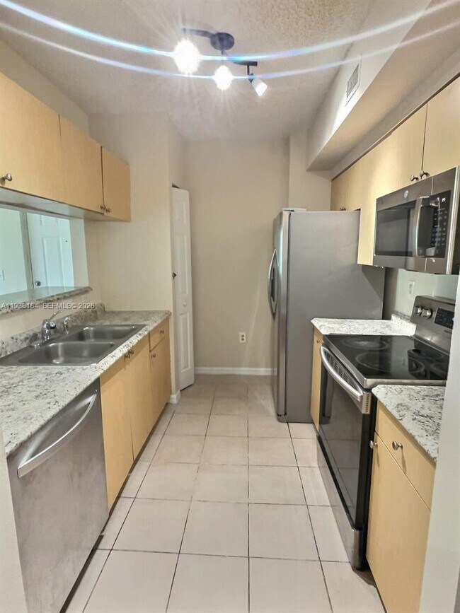 Building Photo - 2120 W Preserve Way