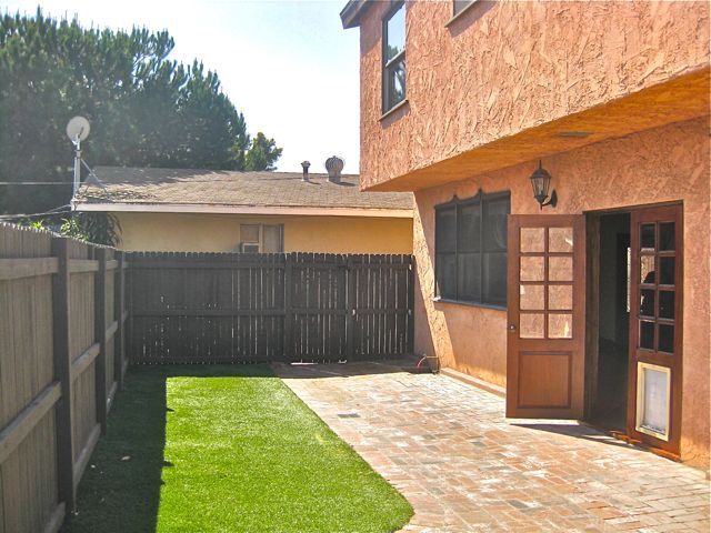 Building Photo - 1227 Cota Ave