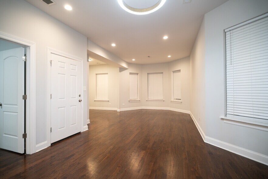 Building Photo - 7522 S Langley Ave