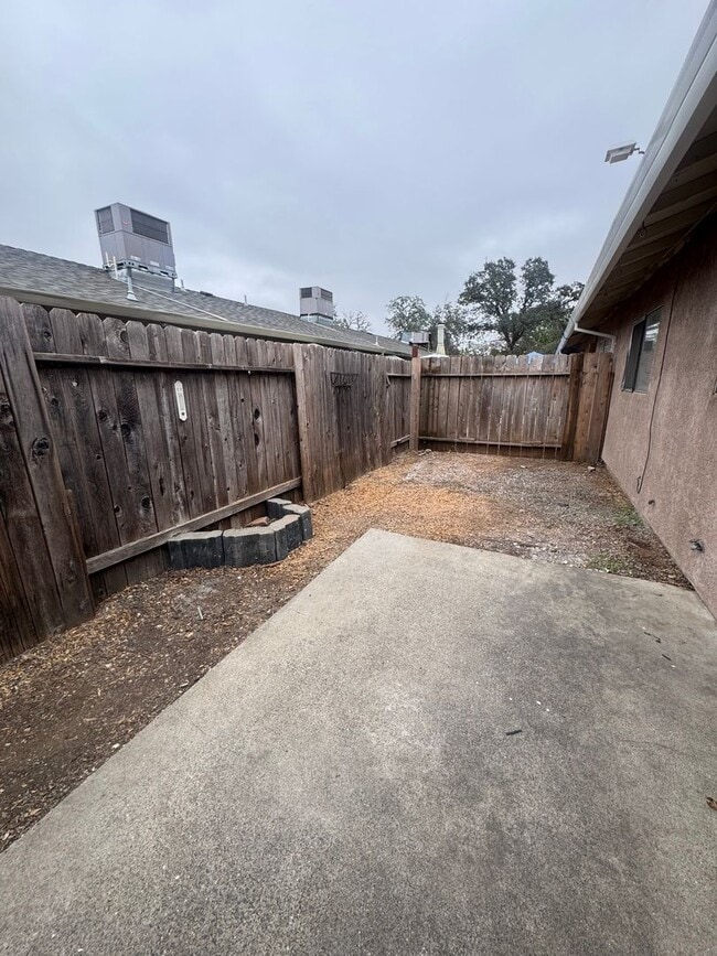 Building Photo - 5574 Mountain View Dr