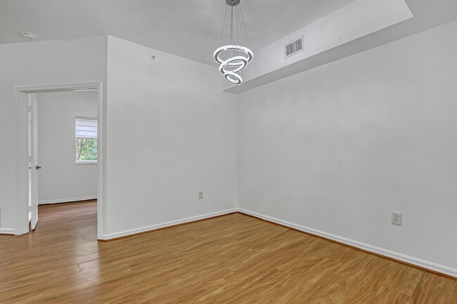 Building Photo - 340 Crestwood Cir