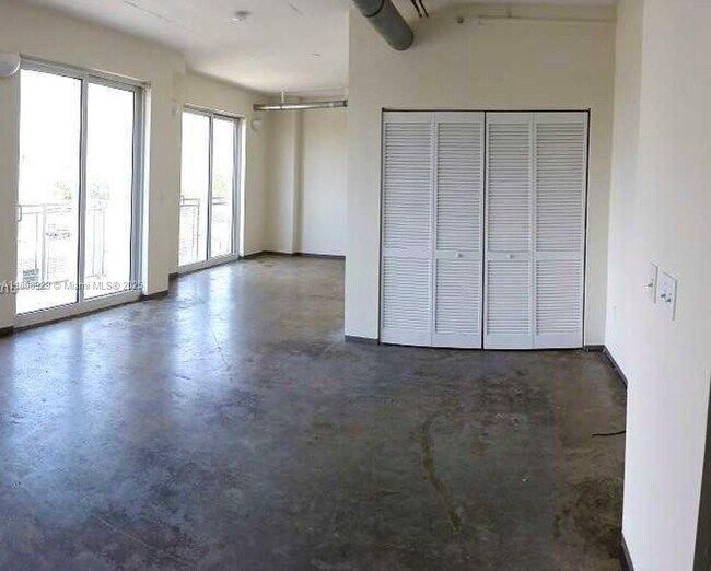 Building Photo - 455 NE 25th St