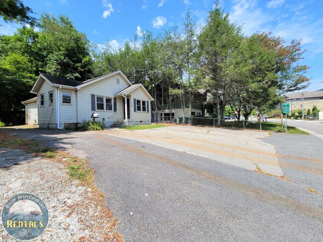 Building Photo - 3bd/2ba House On Faculty Street---Great Location!