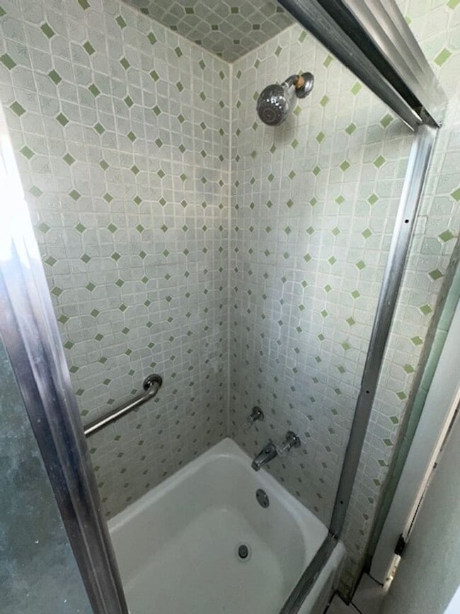 Building Photo - Gage Park 3 bedroom house for Rent