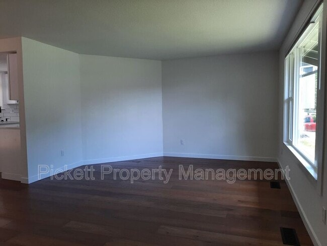Building Photo - 212 NE Torval Canyon Rd