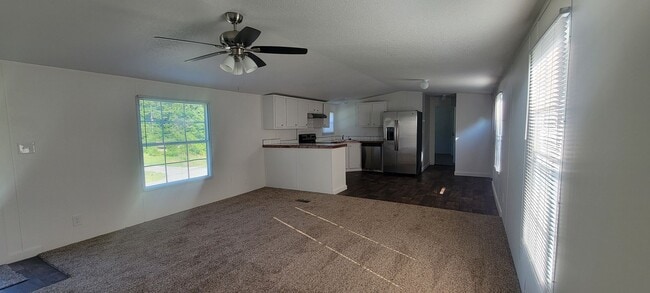 Building Photo - Ready to Move in