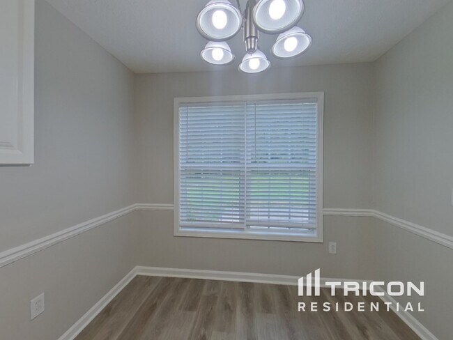 Building Photo - 714 Manor Ridge Dr