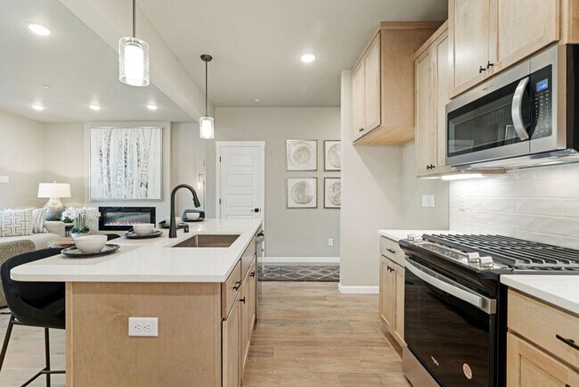 Building Photo - 6800 NE 131st Way