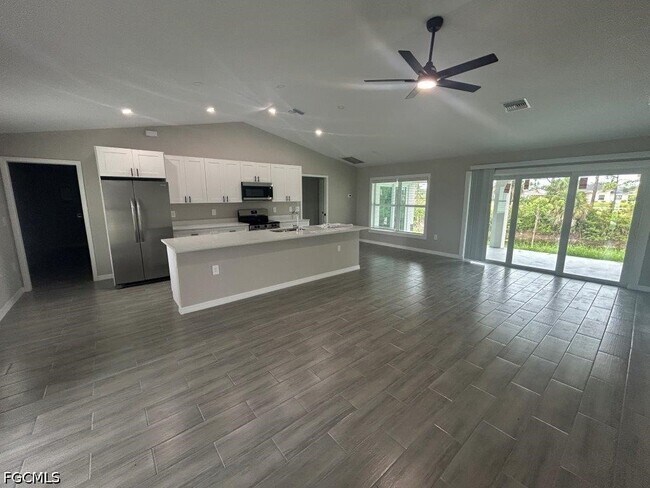 Building Photo - 1312 NE 1st Pl