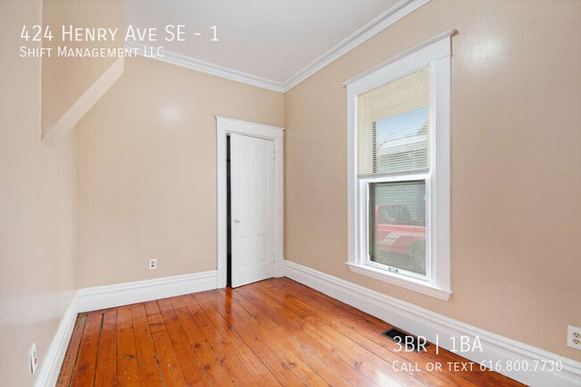 Building Photo - 424 Henry Ave SE