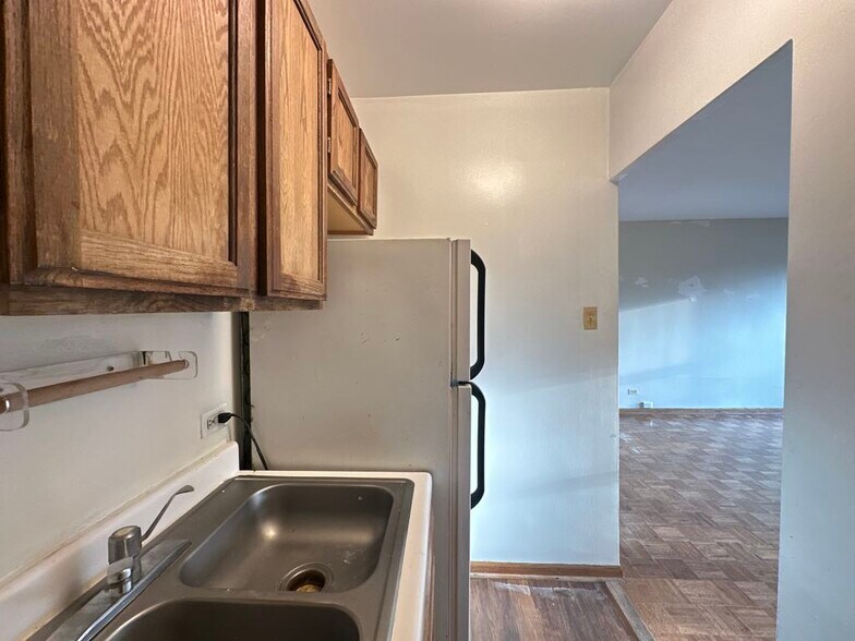 Building Photo - 4180 N Marine Dr