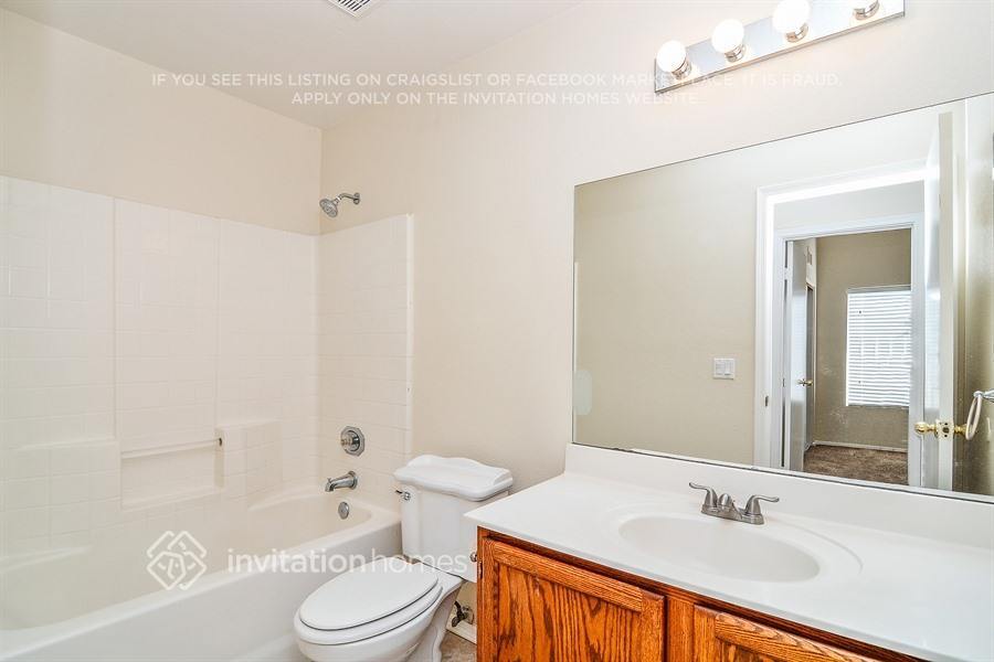 Building Photo - 6615 N 77th Dr