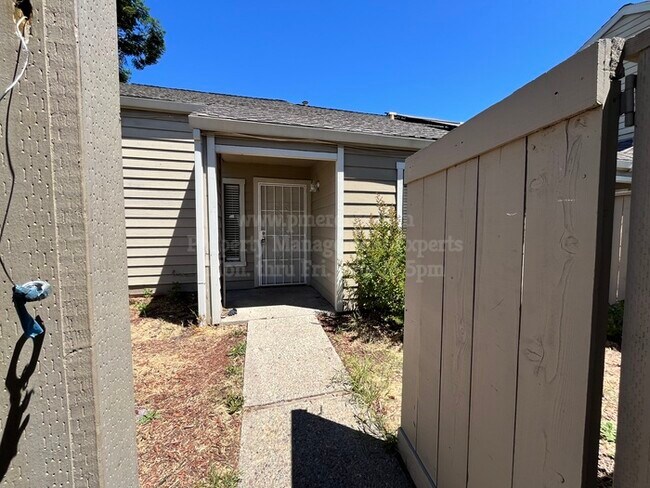 Building Photo - 5876 Alexandria Pl