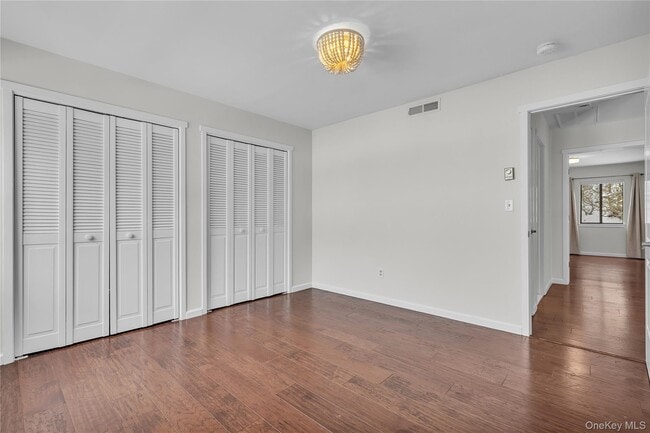 Building Photo - 504 Heritage Hls