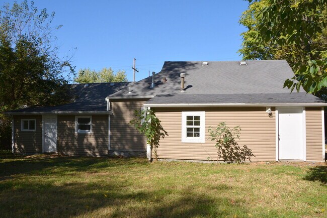 Building Photo - More Space, More Possibilities, More Room to Call Home!