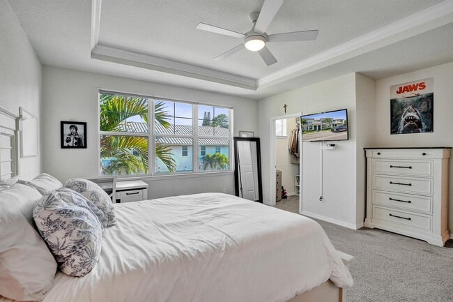 Building Photo - 1300 Eucalyptus Dr