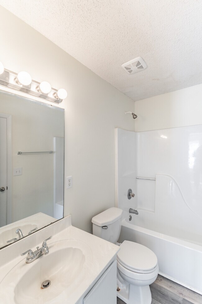 Building Photo - 1601 Sparkman Dr NW