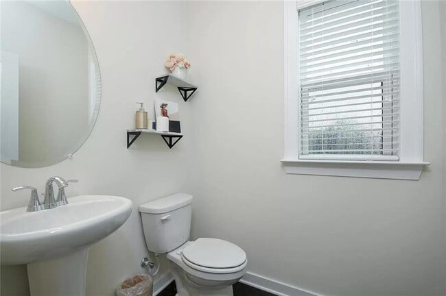 Building Photo - 2048 Holtz Ln