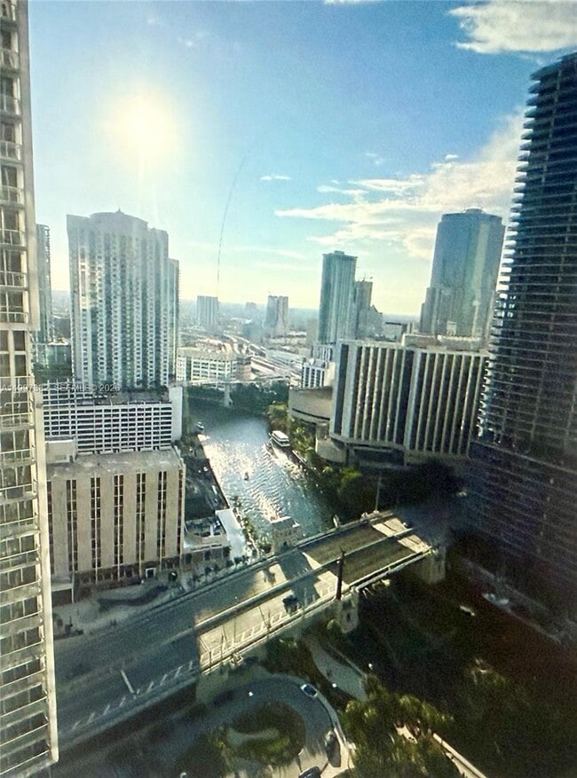 Building Photo - 475 Brickell Ave